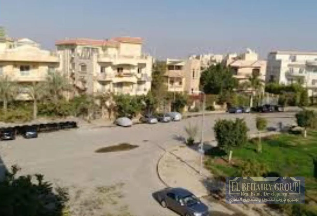 Sale in District 3: شقة للبيع الشقة بحي 3/4 تجمع خامس