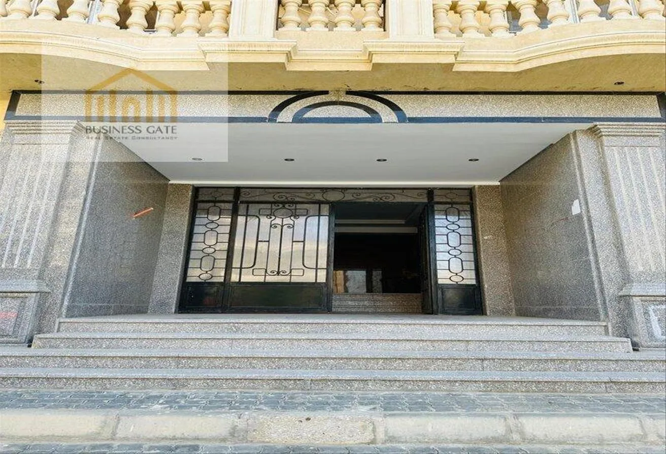 Sale in Al Ashrafiya: Duplex  215 m  Ready To Move  in  Fifth Settlement