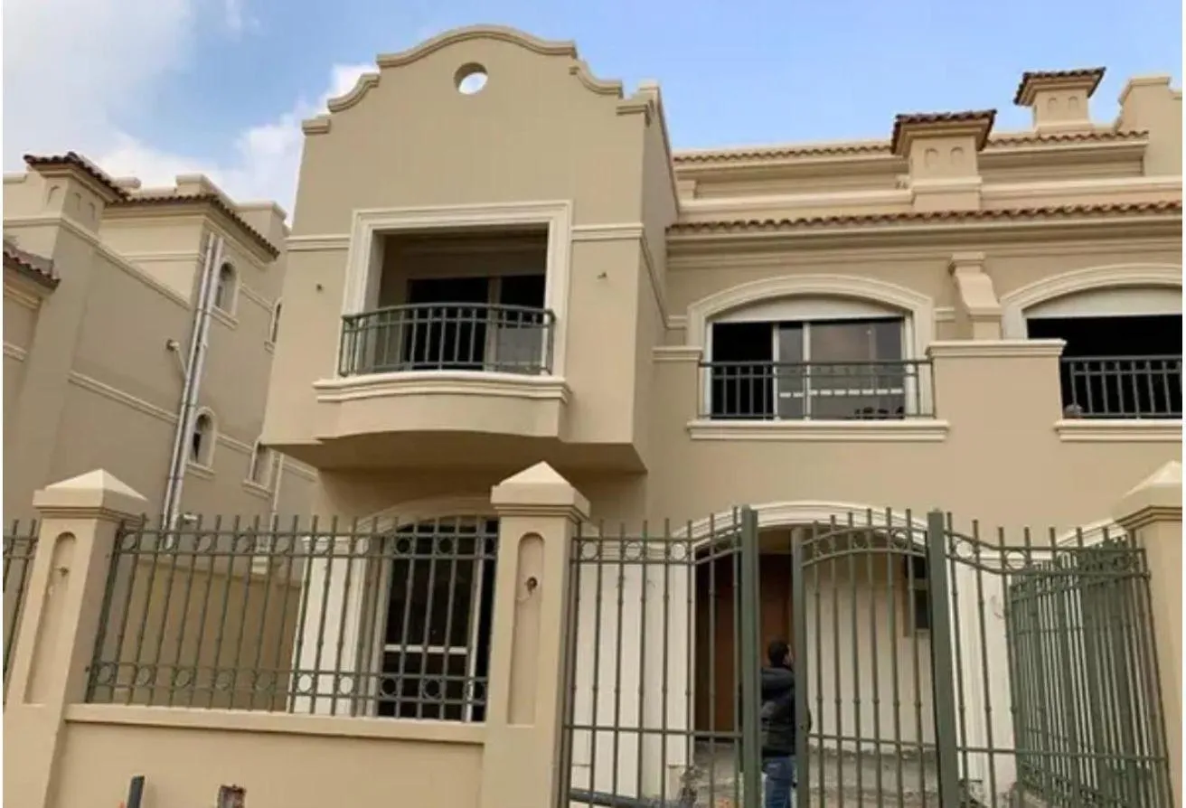 Sale in Al Patio 5: Ready to move twin house in Patio 5 -good price
