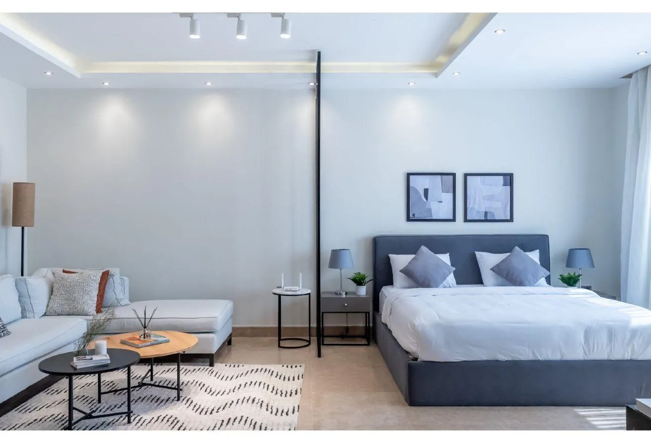 Rent in American University Housing District: beauty saloon ready to move for Rent front of AUC