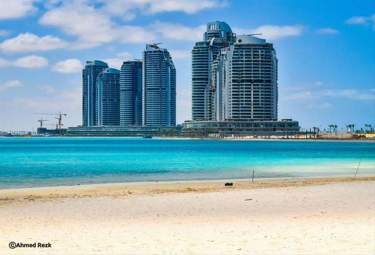 البيع في مازيرين: فيلا بڤيو بحري و بتشطيب كامل الاستلام في شهرين 