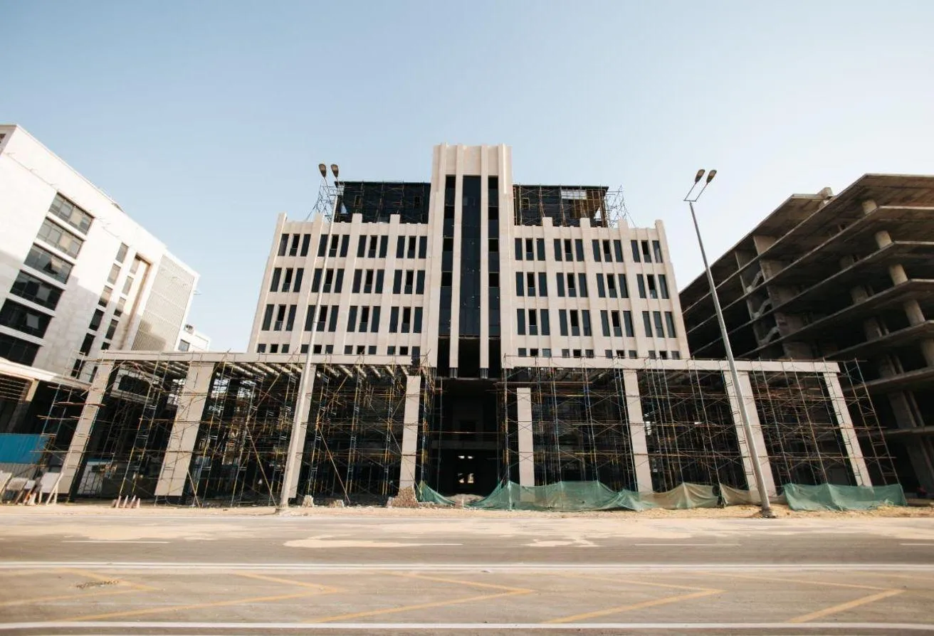 Sale in Financial District: 67m office, immediate, in front of the presidentia