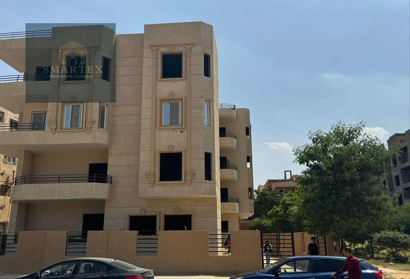 Sale in 1st Neighborhood: شقه خلفي بالمنطقه الثامنه مساحه 125م تحميل قديم