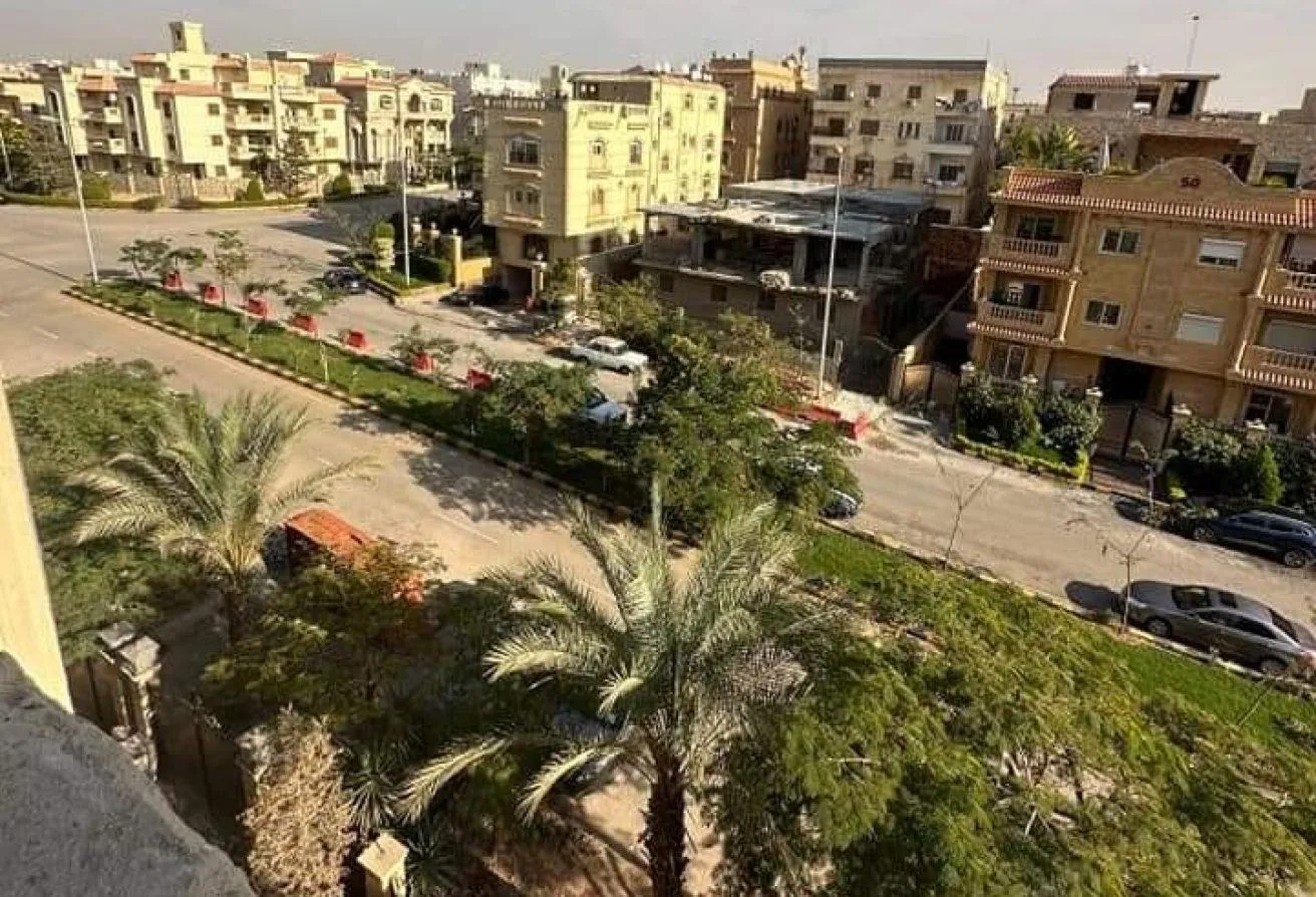 Sale in Al Narges 2: شقة للبيع 350 م النرجس 2 فيلات التجمع الخامس 