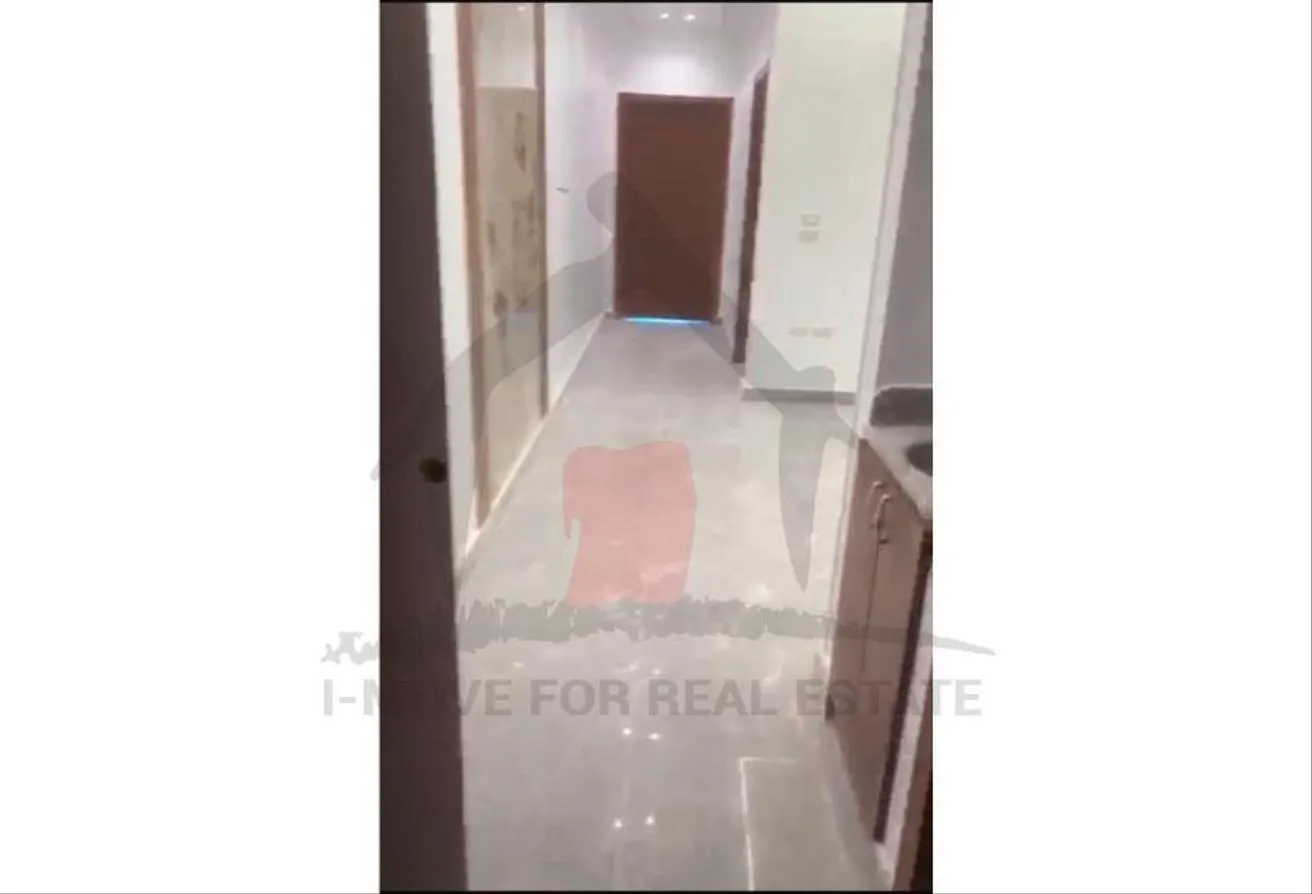 Rent in Ritzy: مكتب للايجار متشطب سوبر لوكس مول ريتزى