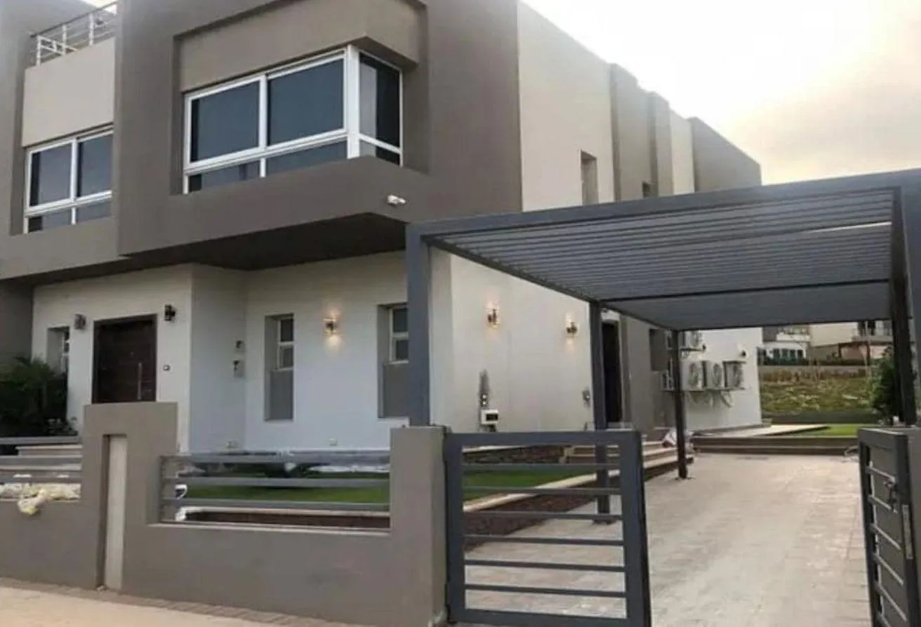Sale in Etapa: Twin House in Etapa in the heart of Sheikh Zayed