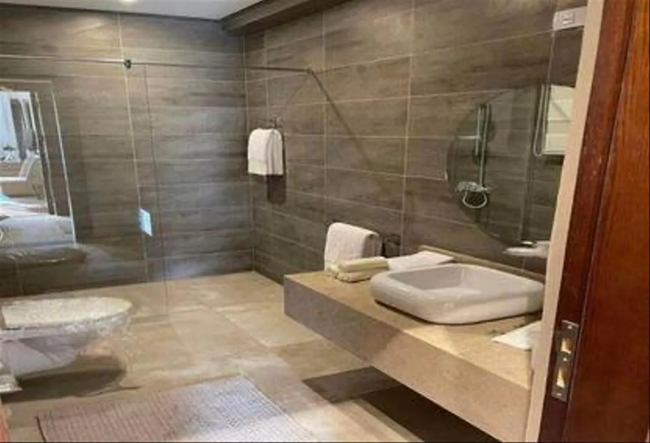 Gallery Image 10