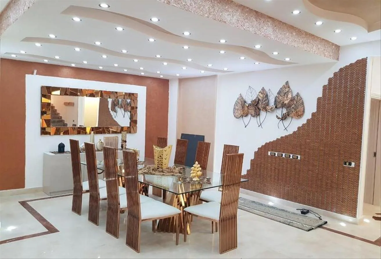 Sale in Les Rois: Huge villa 1000m in les Rios compound beside Auc
