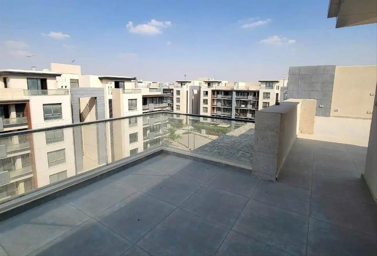 Sale in Azad: Penthouse 237m ready to move in Fifth Settlement