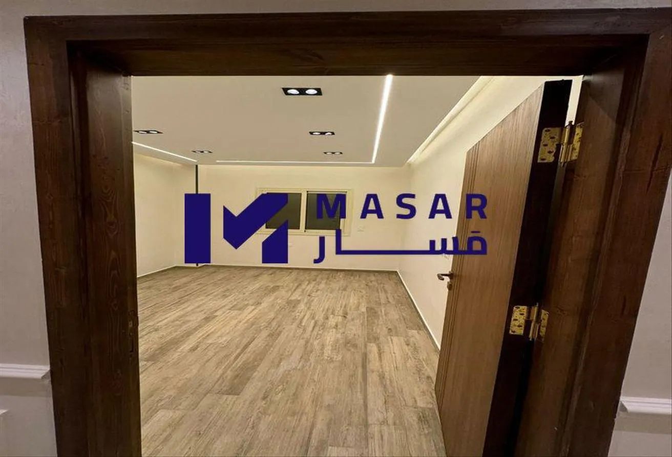 Sale in 3rd District: فرصه لاستثمار محل تجارى على محور الكفراوى 6 اكتوبر