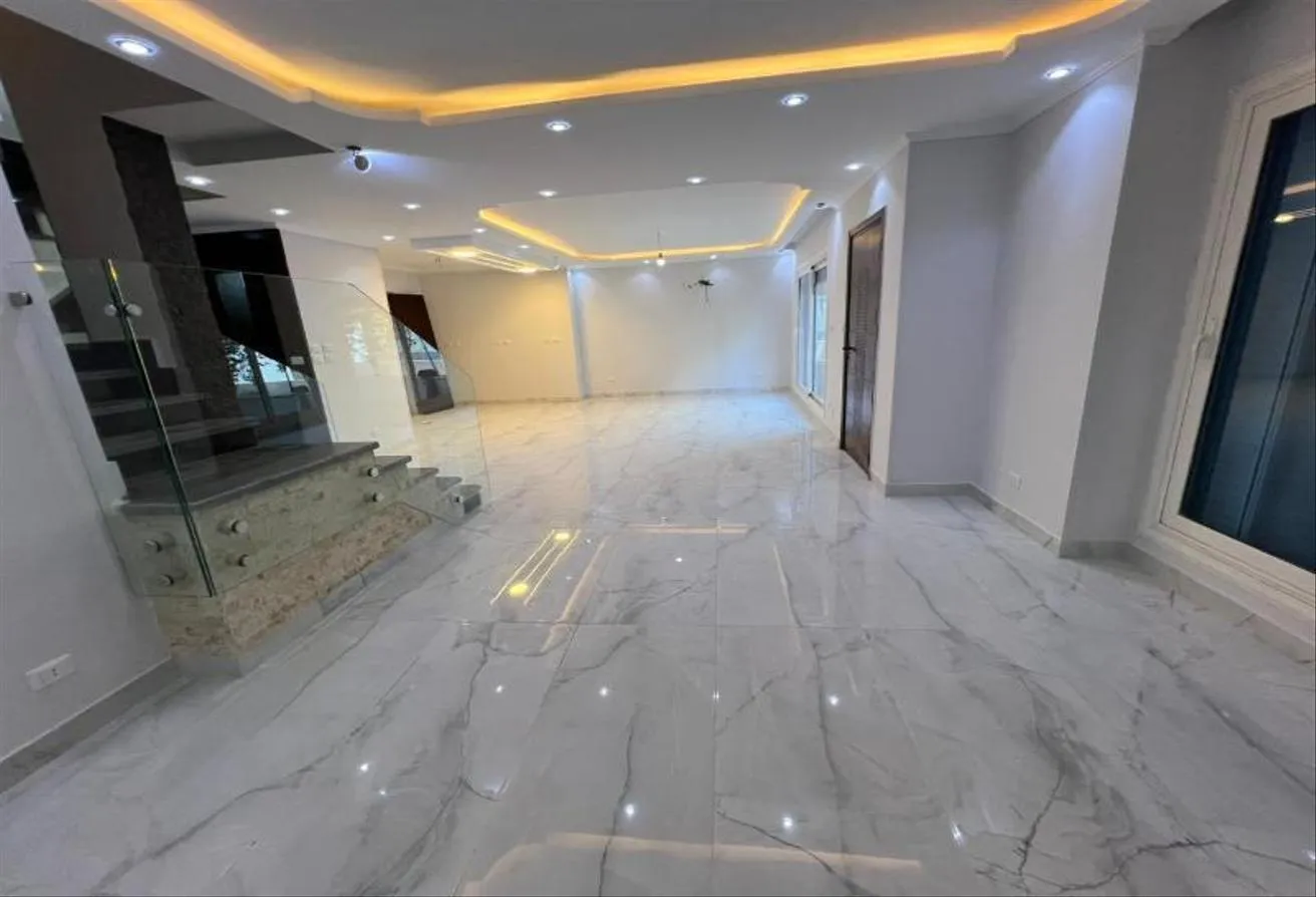 Sale in Amorada: دوبلكس للبيع كمبوند امورادا التجمع تشطيب الترا
