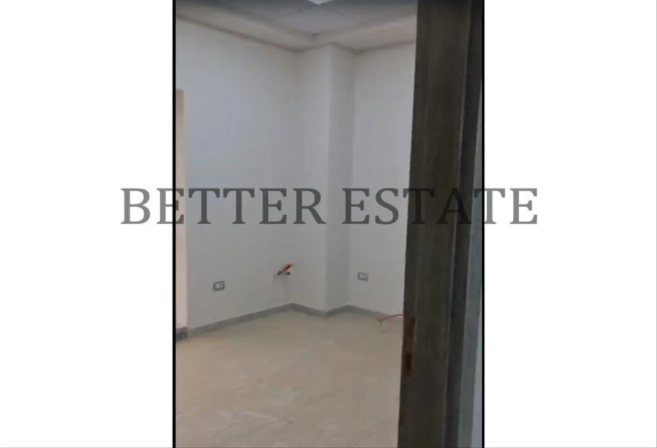 Sale in El Banafseg Services Area: محل تجارى للبيع ريسيل يطل على التسعين الشمالى.