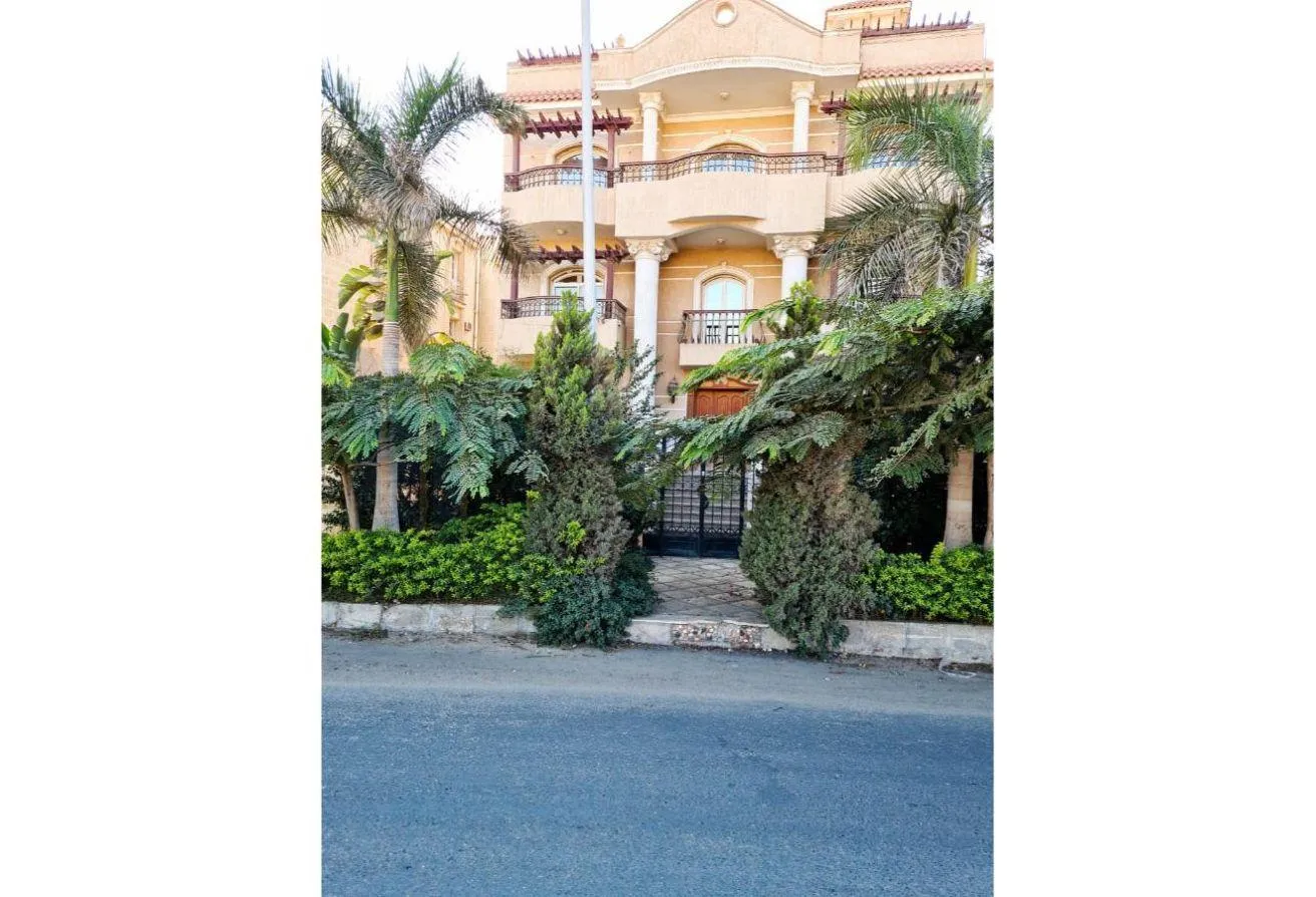 Sale in West Somid Road: فيلا 640 متر تشطيب سوبر لوكس للبيع في غرب سوميد