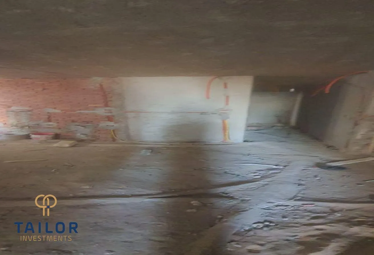 Sale in Sarayat El-Kattameya: Semi-finished next to Carrefour Maadi, 5y installm