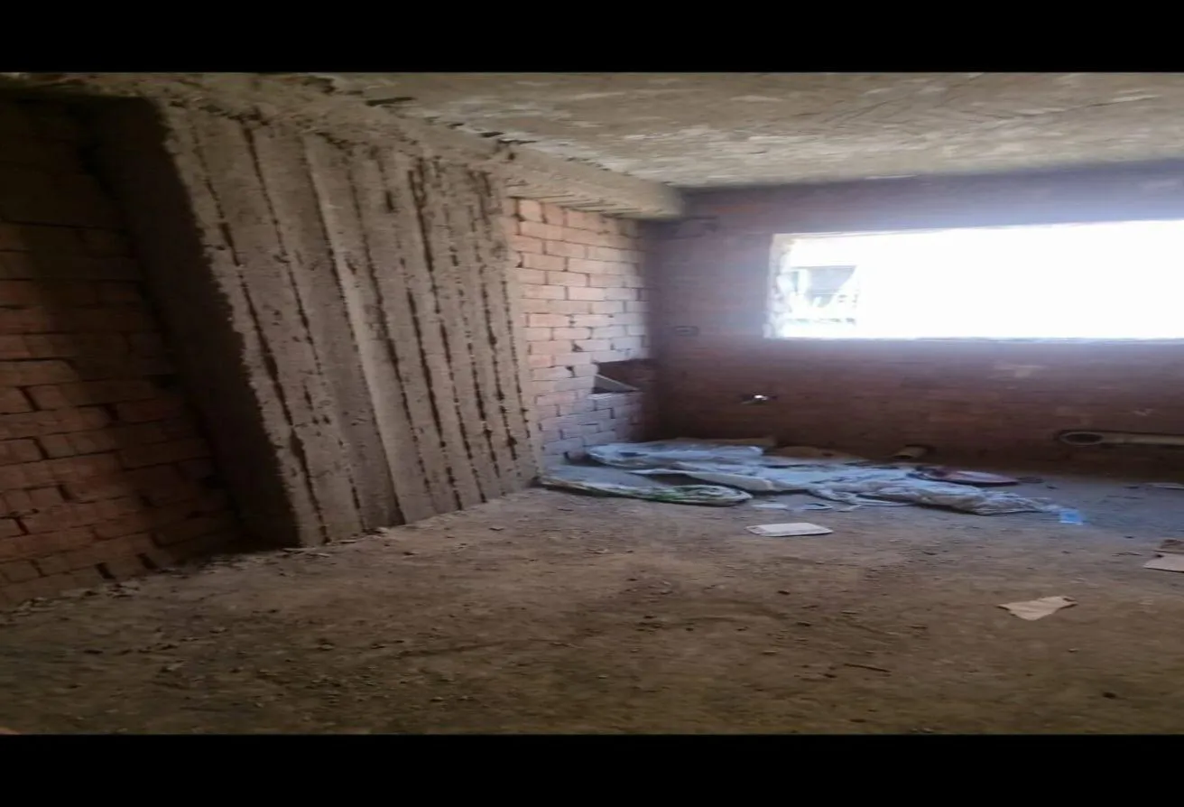 Sale in Area D: 315 sqm apartment, semi-finished, in AmezLocation,