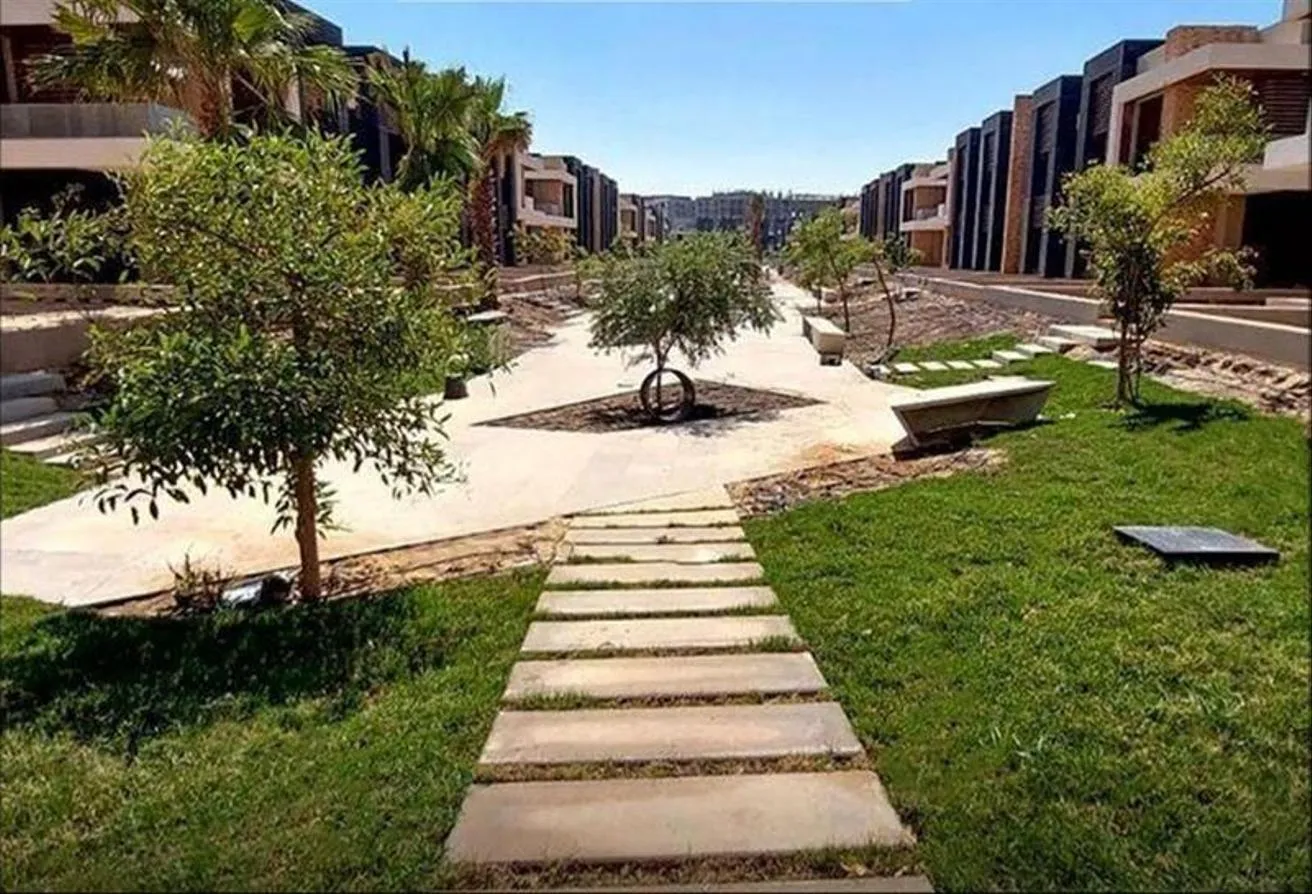 Sale in Midtown: Town House Middle 300m at Midtown  New capital   .