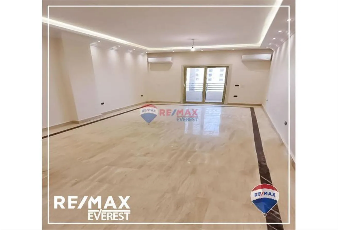 Sale in 9th District: First floor, prime location,super deluxe finishing