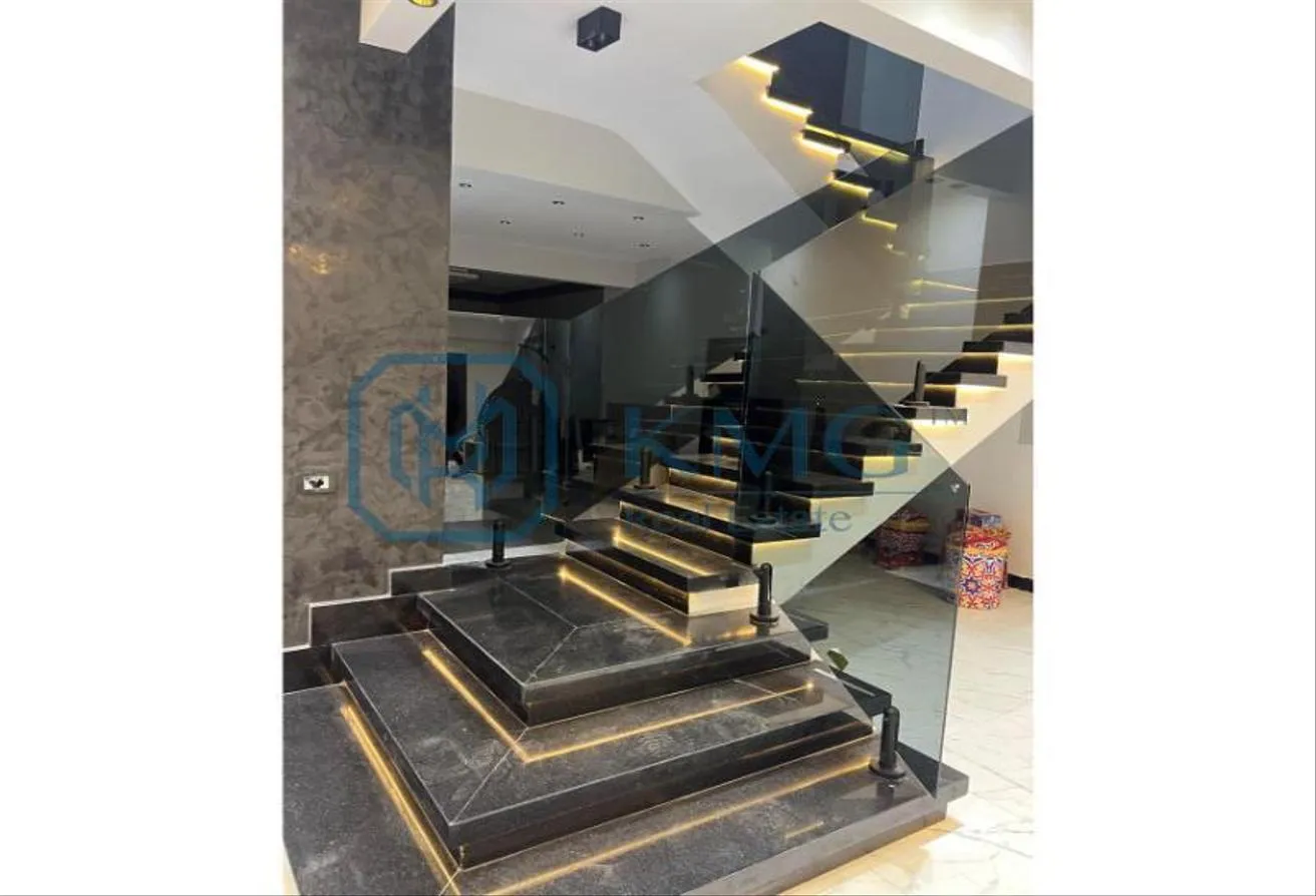 Sale in El Yasmeen 1: فرصة فيلا دوبلكس متشطيب في فيلات الياسمين بالتجمع