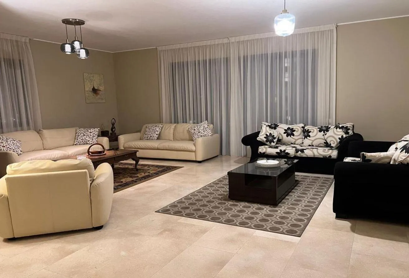 Sale in Villette: Duplex with garden for sale in Villette Sky Condos