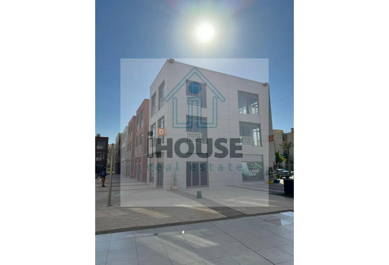 Sale in The Courtyard: Commercial Building Suitable for All Activities