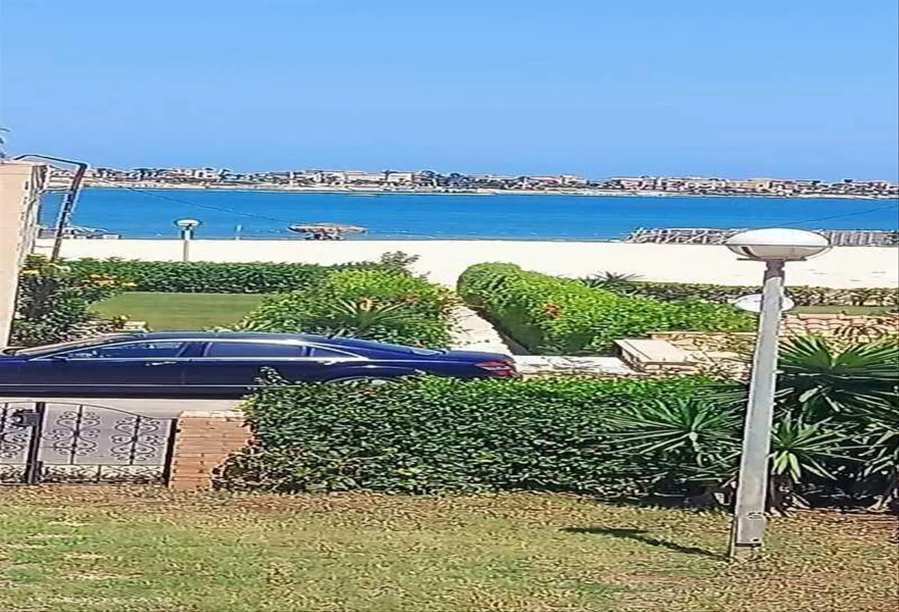 Sale in Marina 4: دوبلكس يرى البحيرة للبيع بمارينا 4 الساحل الشمالي.