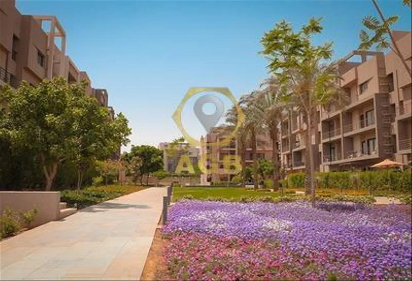 Sale in Fifth Square: شقة 250 م متشطبة بالتجمع مشروع المراسم