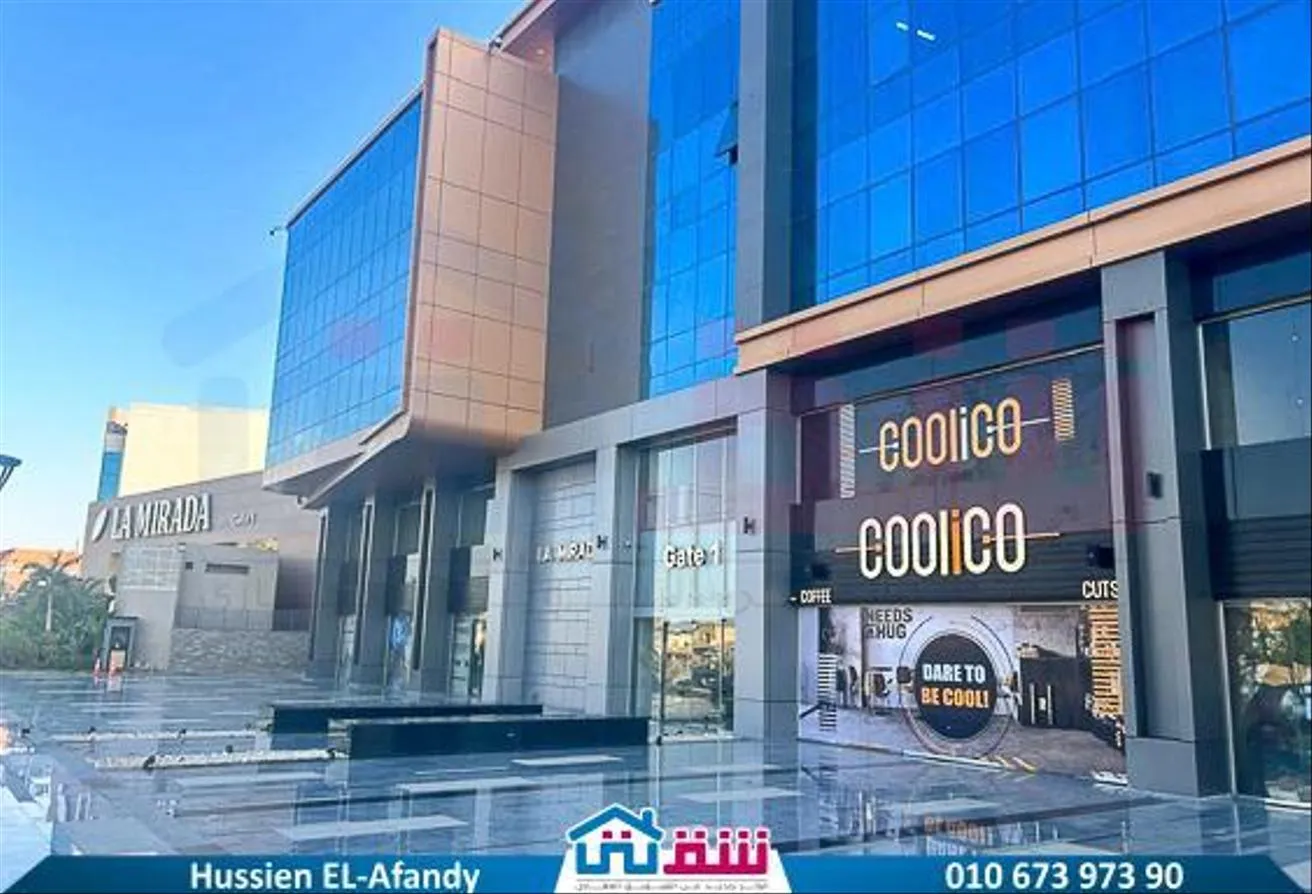Rent in 5th Settlement Compounds: محل للإيجار 220م التجمع الخامس