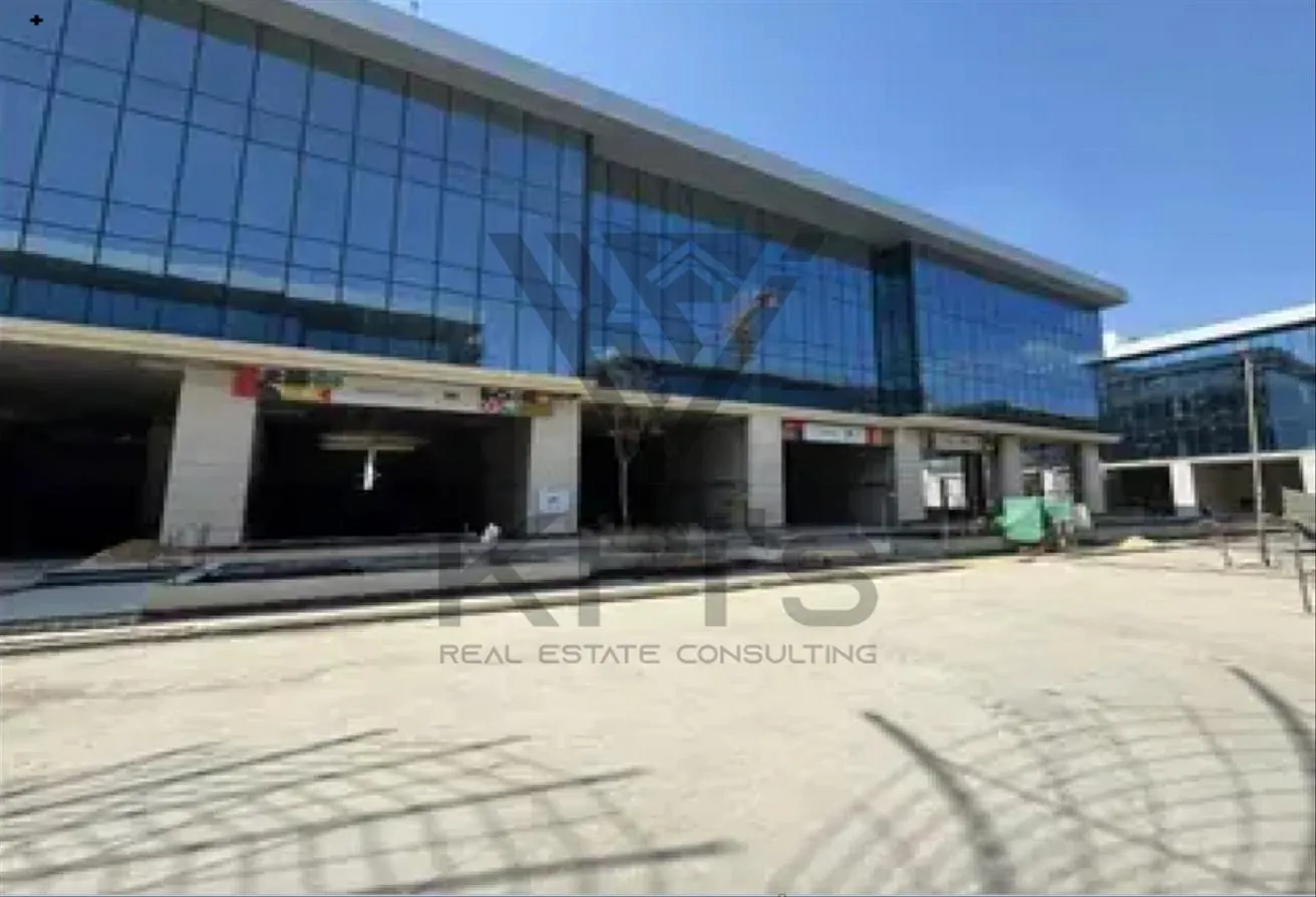 Sale in Golden Gate: Secure Your Retail Space in Golden Gate Mall 131 m
