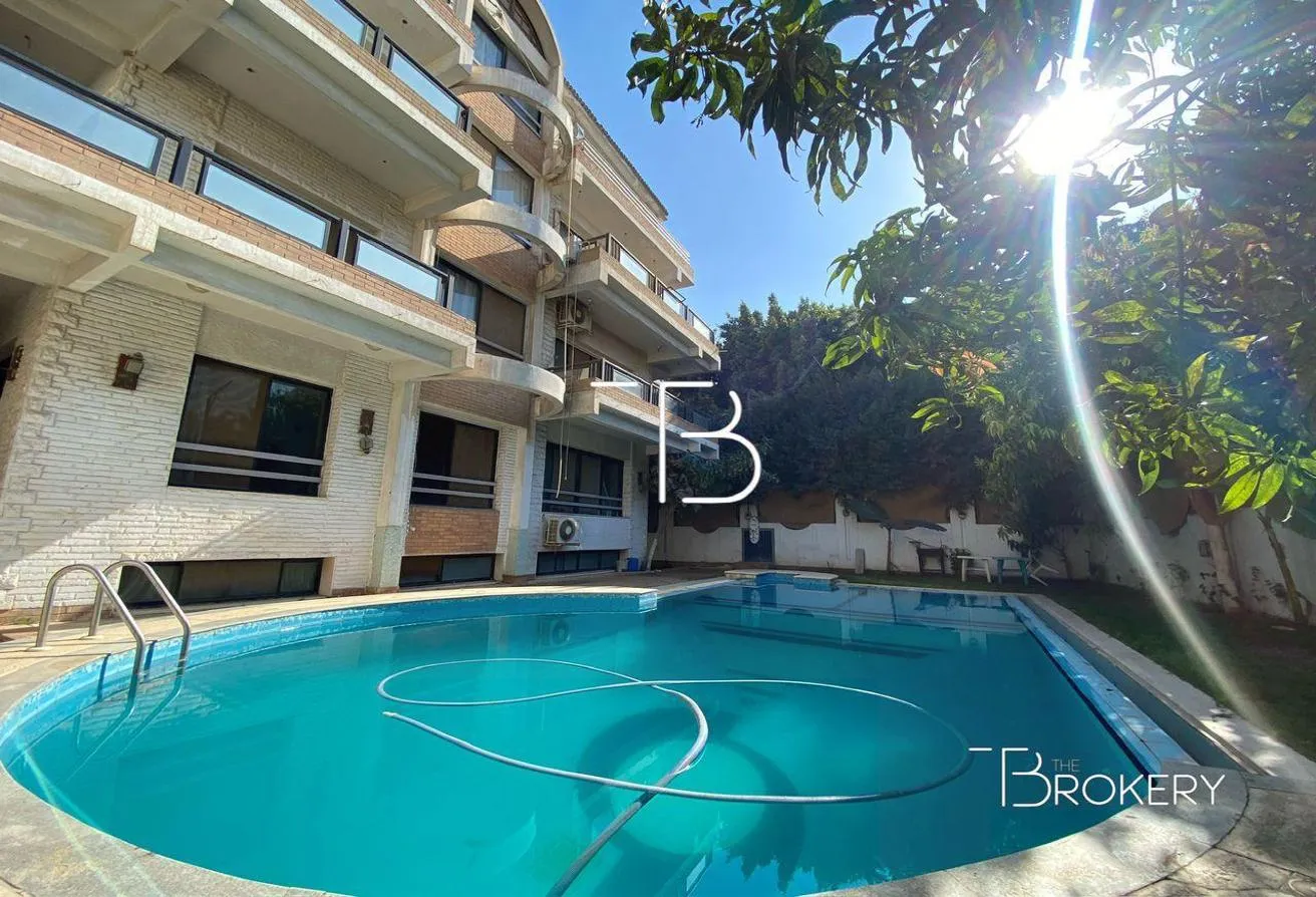 Sale in Cairo Alexandria Desert Road: building 1,600 sqm for sale near the grand museum