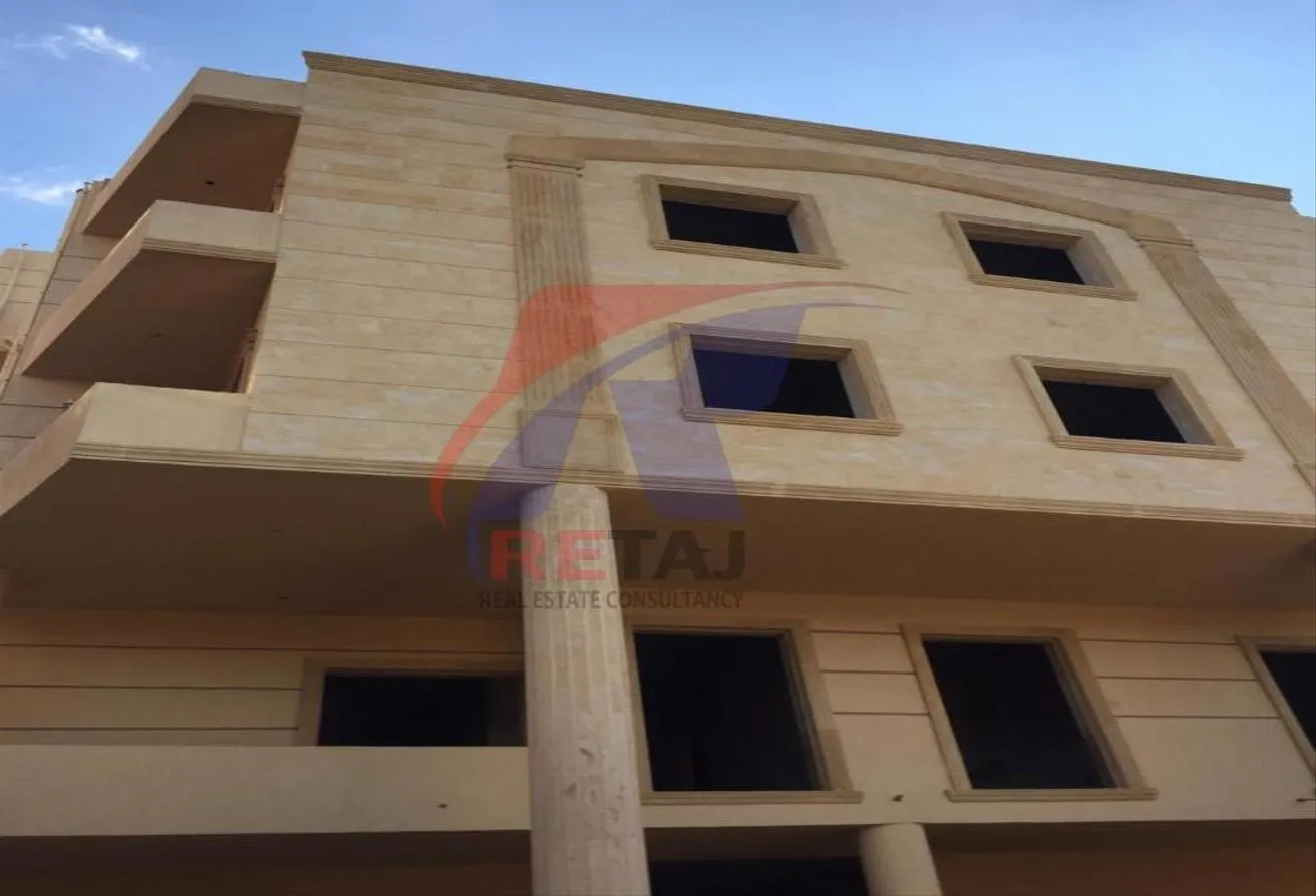Sale in El Nakheel: فرصة شقة أرضي بحديقة بكمبوند النخيل بحرى موقع مميز