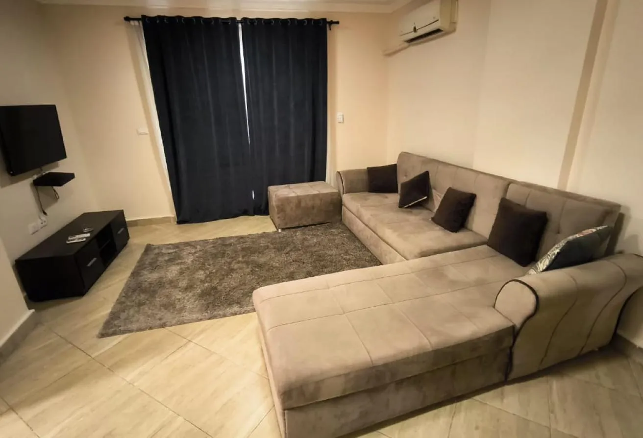 Rent in Retaj: fully furnished apartment 3bed ultra super lux  