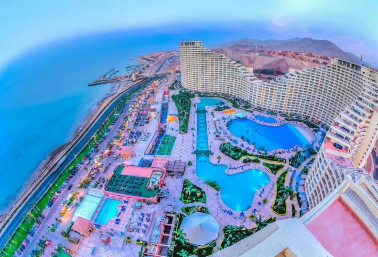 Sale in Waterfront: شاليه مميز جدا للبيع ووتر فرونت بورتو السخنه
