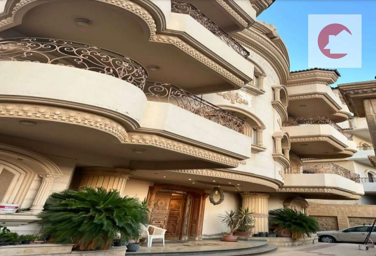 Sale in West Golf Extension: Villa divided into two apartments 6 rooms948 m