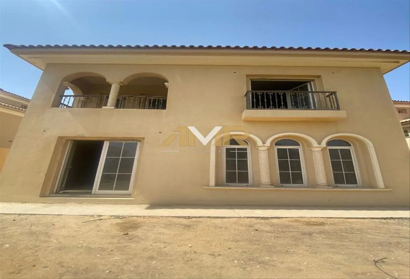 Sale in Hyde Park: Villa Prime location For Sale In Hyde Park