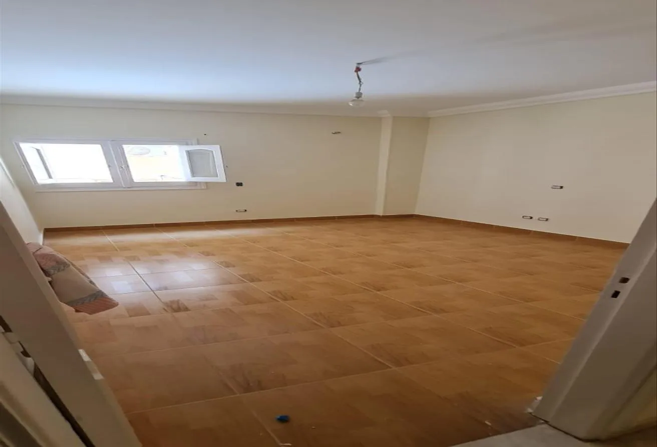 Rent in Zizinia Family Housing: شقه للايجار تشطيب سوبر لوكس إسكان زيزينيا عائلي