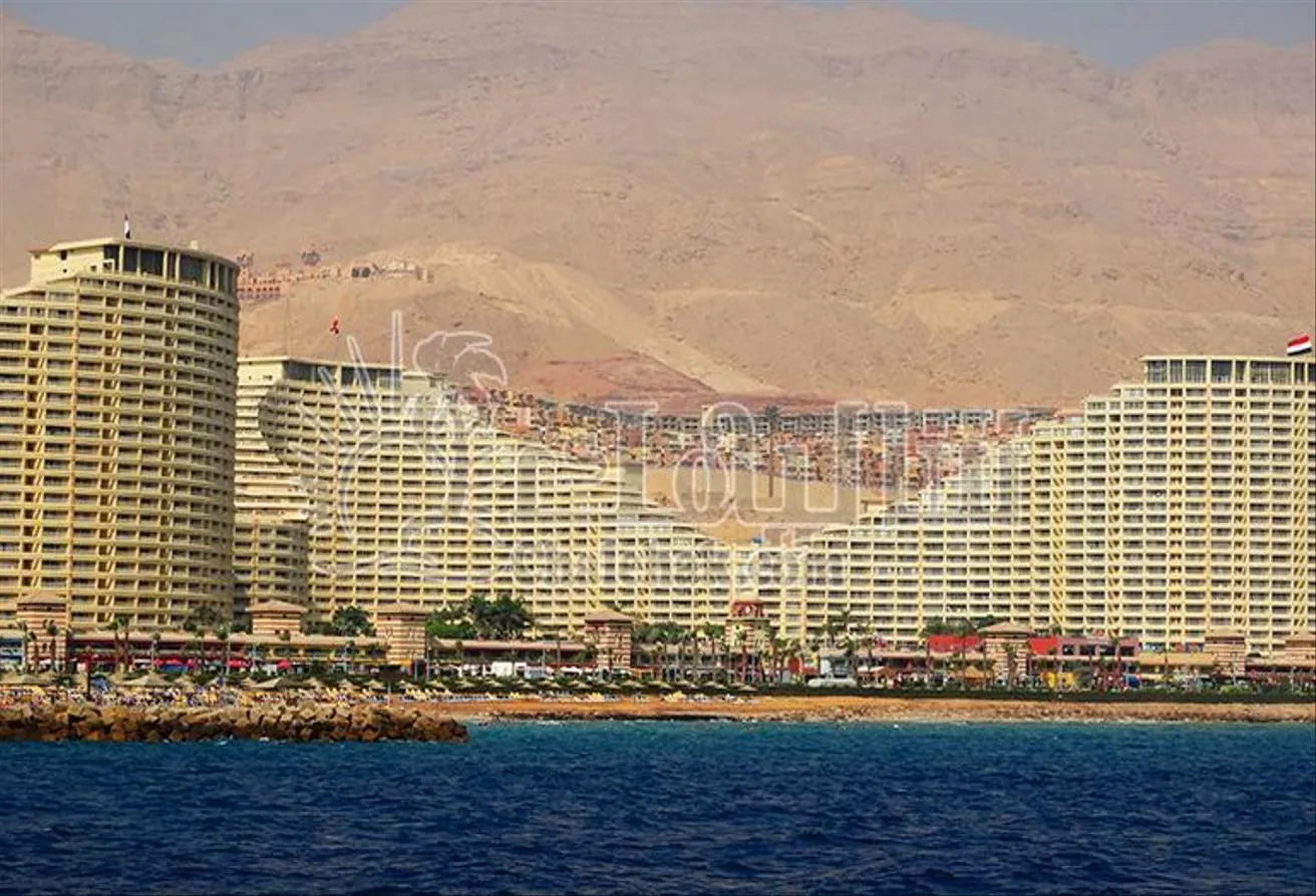Sale in Pyramids: شاليه غرفتين للبيع اهرامات بورتو السخنة بهرم خوفو