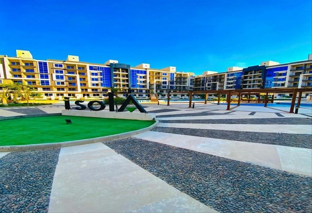 Sale in Isola: شقه للبيع في كومبوند كامل الخدمات وامن 24 ساعه 