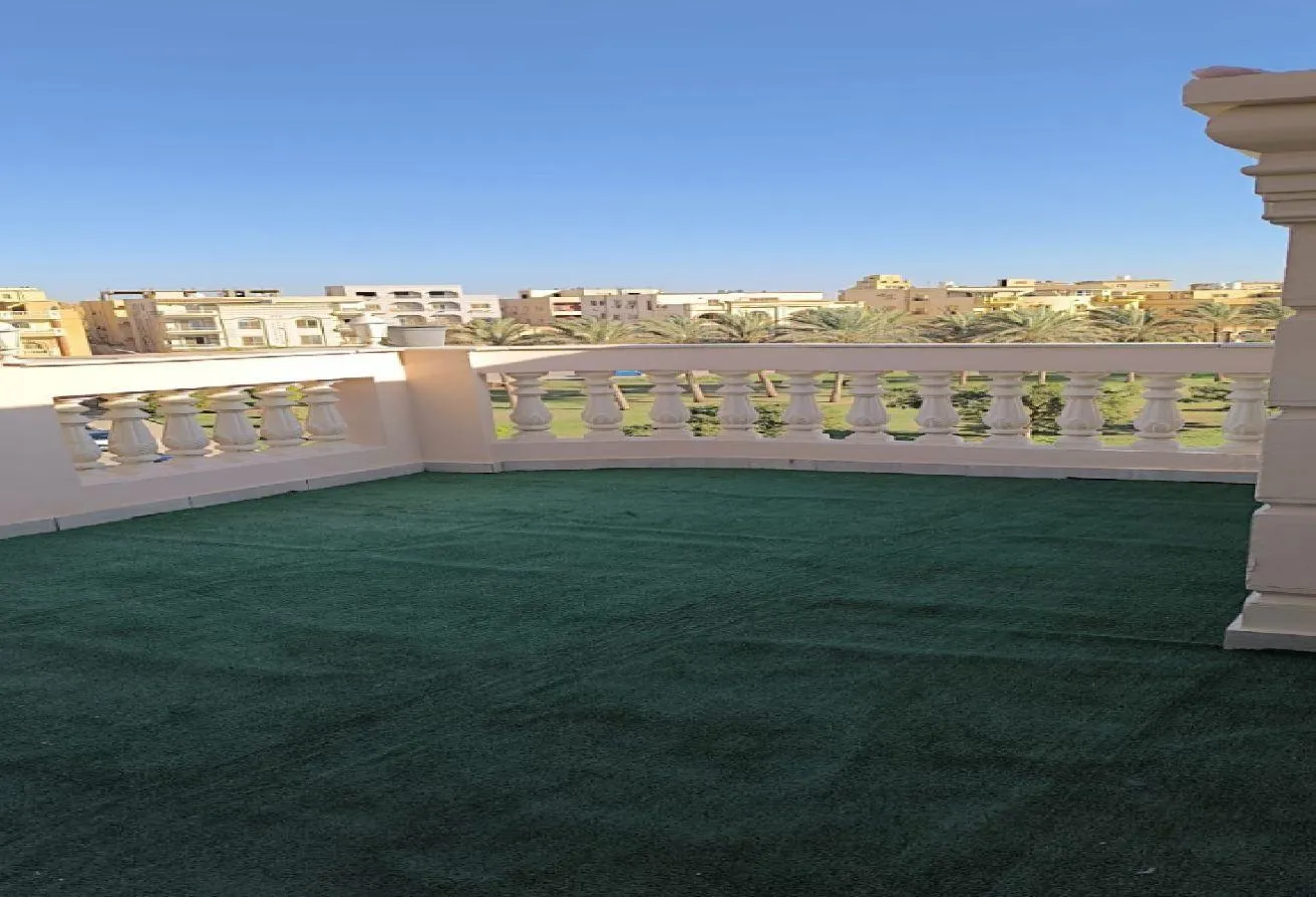 Sale in El Banafseg 2: Ground floor apartment with garden available