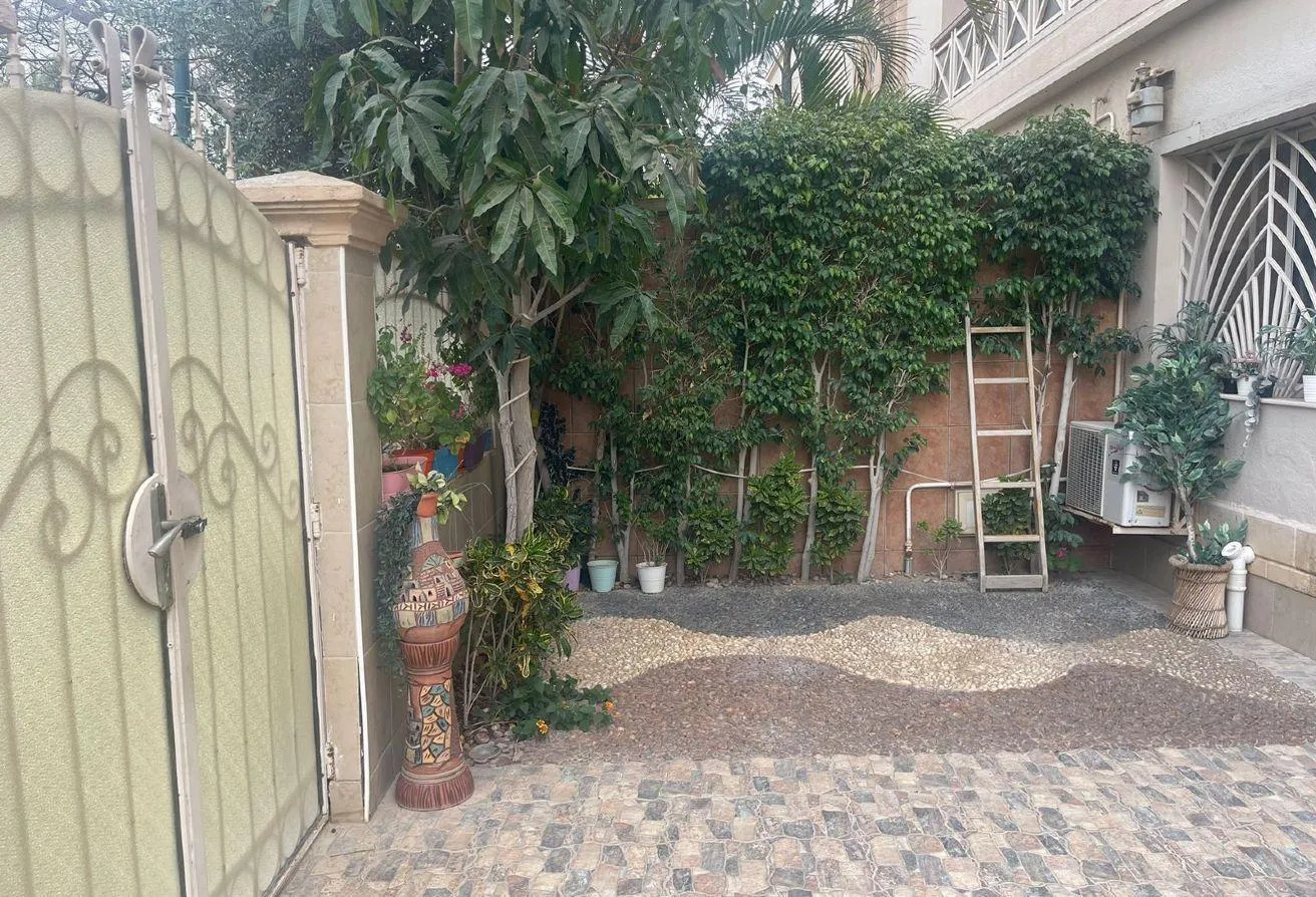 Rent in Greens: فيلا للايجار كمبوند جرينز مفروش سعر مميز