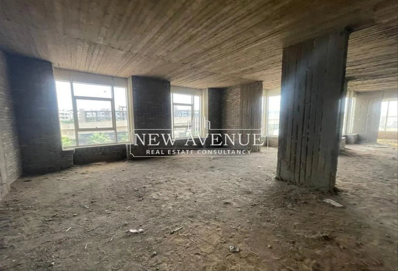 Sale in American University Housing District: Villa for sale in the new cairo on the 90th Street