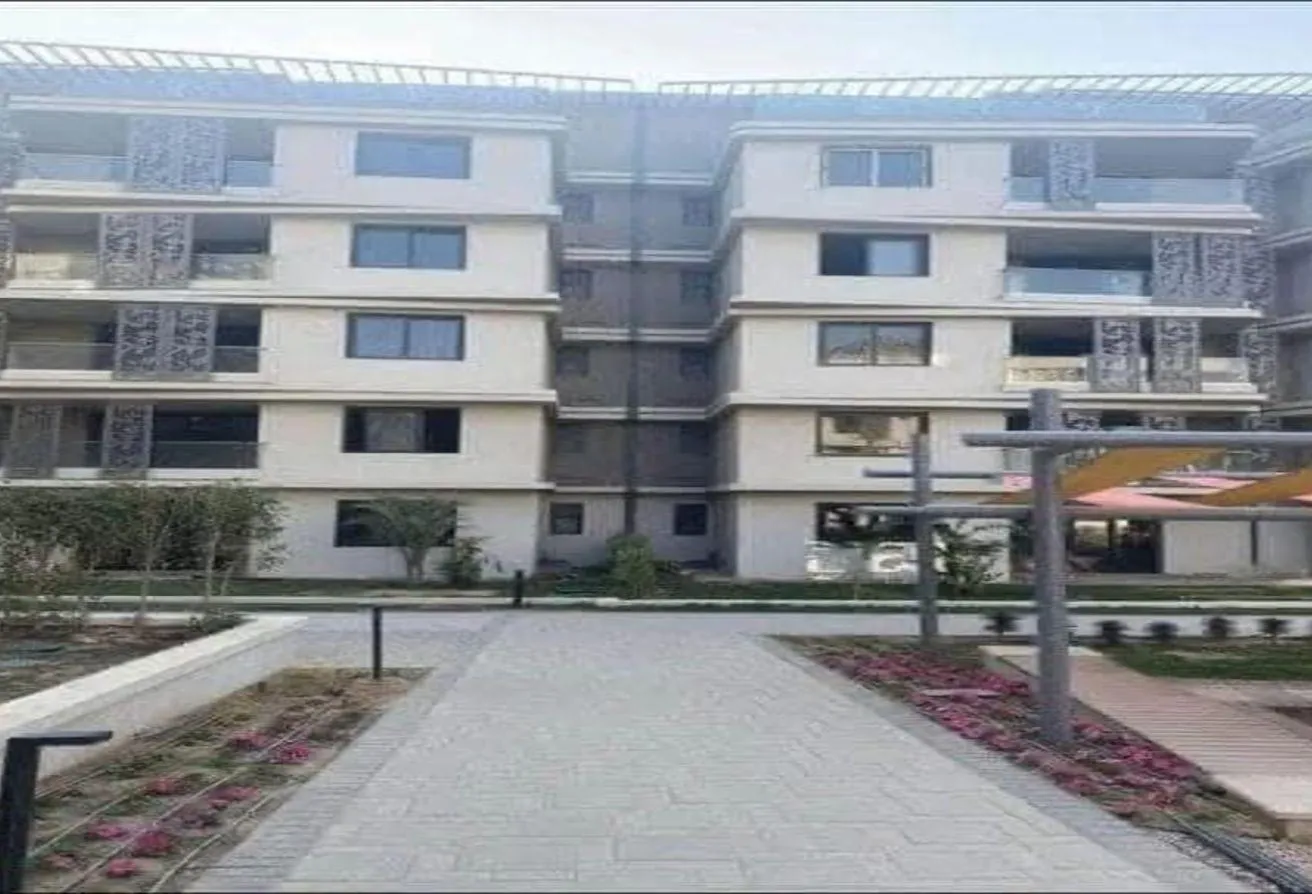 Sale in New October City compounds: شقة للبيع في مدينة بادية بالم هيلز أكتوبر الجديدة