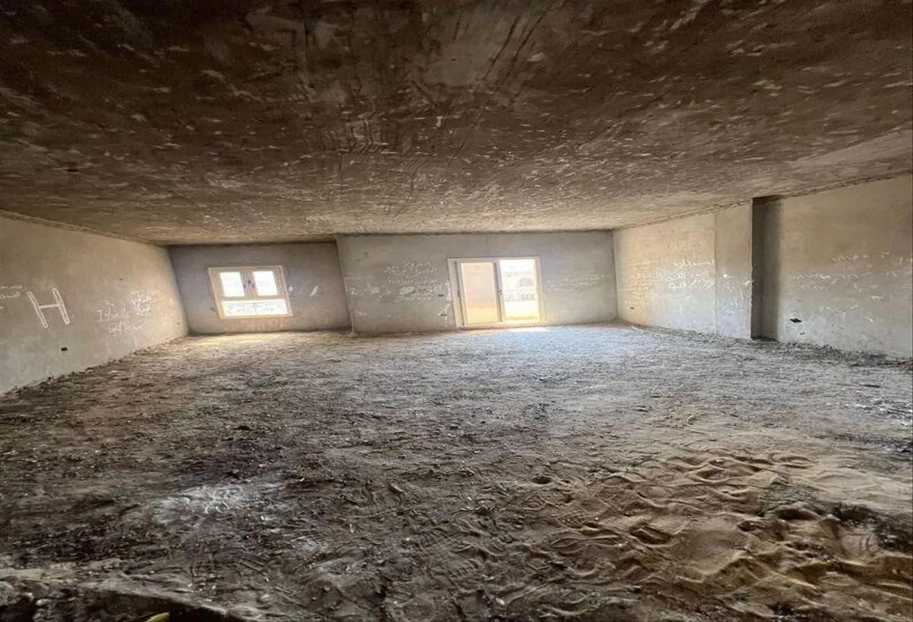 Sale in Ahmed Shawky Axis: Apartment 210m (semi-finished) Ready to move