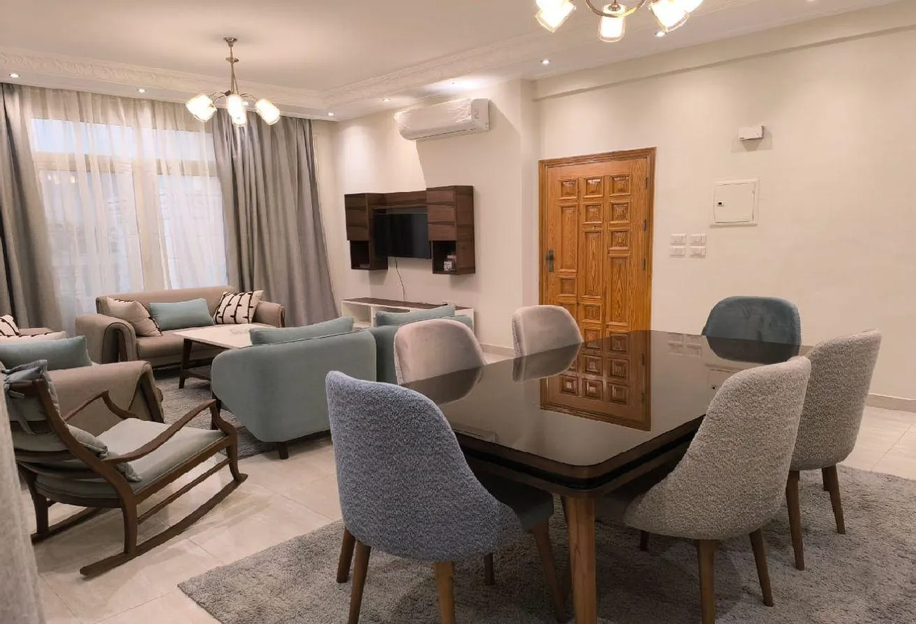 Rent in El Banafseg 2: شقه مفروشه للايجار فرش فندقي البنفسج 2 فيلات فيو ر