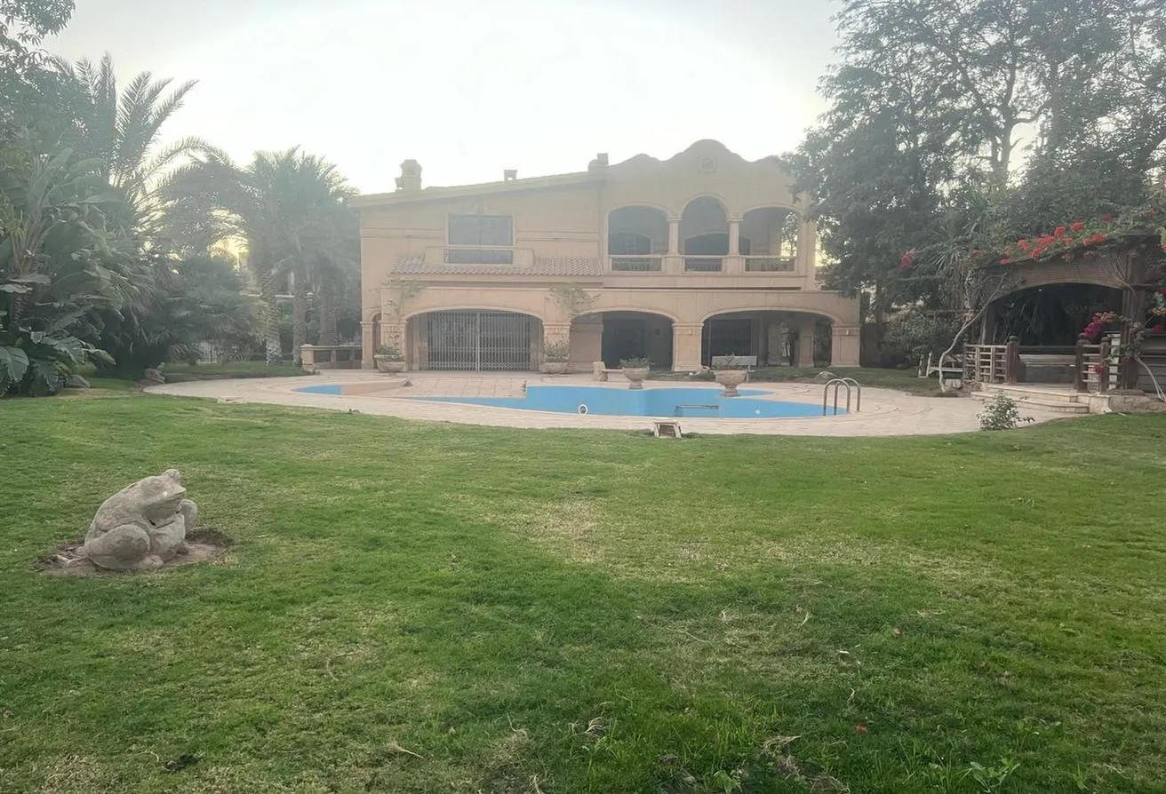 Sale in City View: Villa/Palace 4000m very prime location - City View