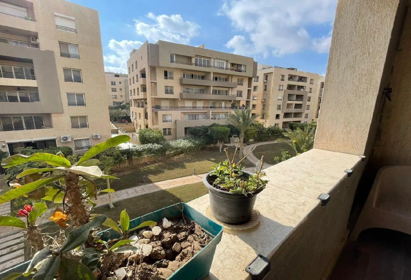 للايجار في سكوير: بنتهاوس 3غرف مفروشة بالكامل بفيو لاندسكيب  