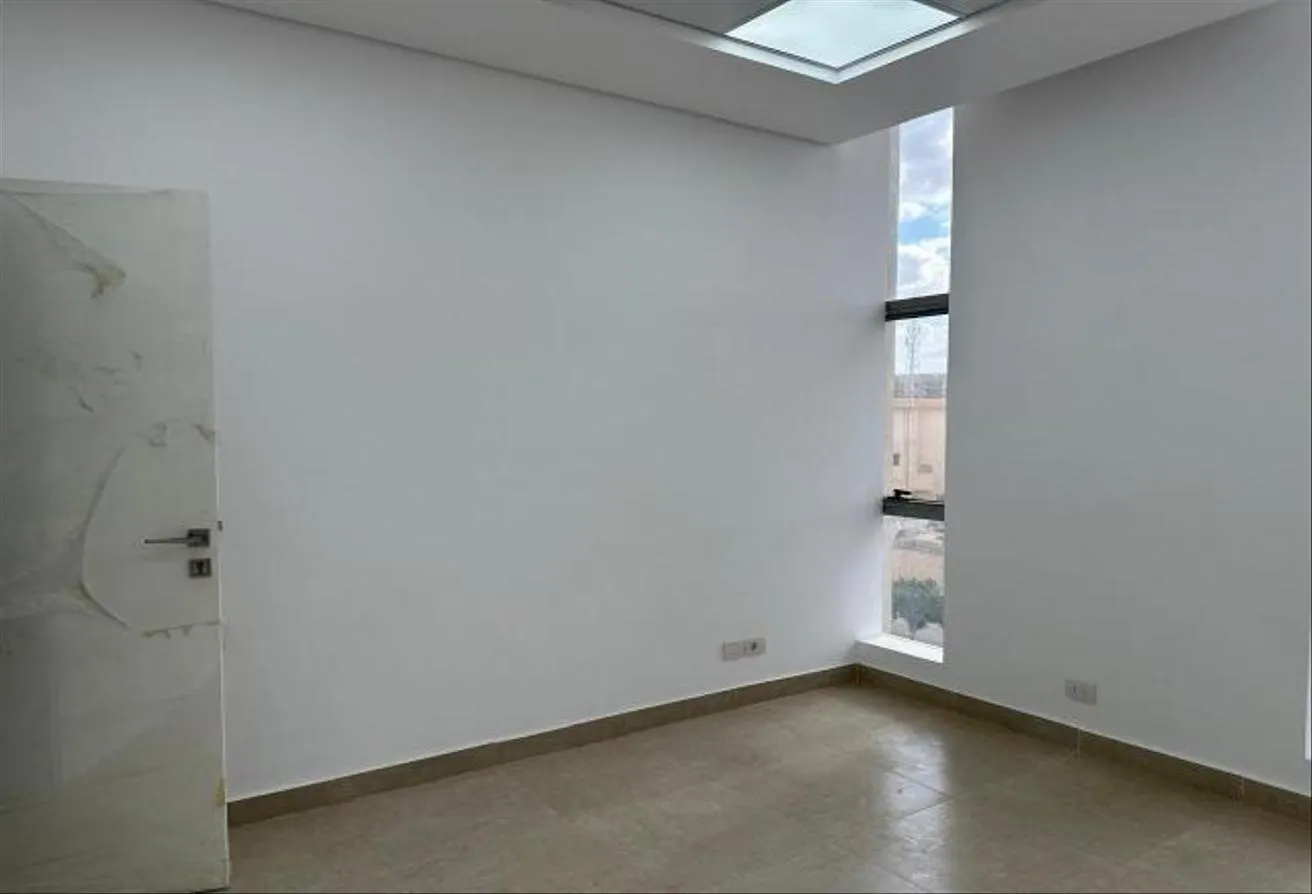 Rent in Al Shorouk Road: Clinic 44m fully finished in El Shrouk - New Cairo