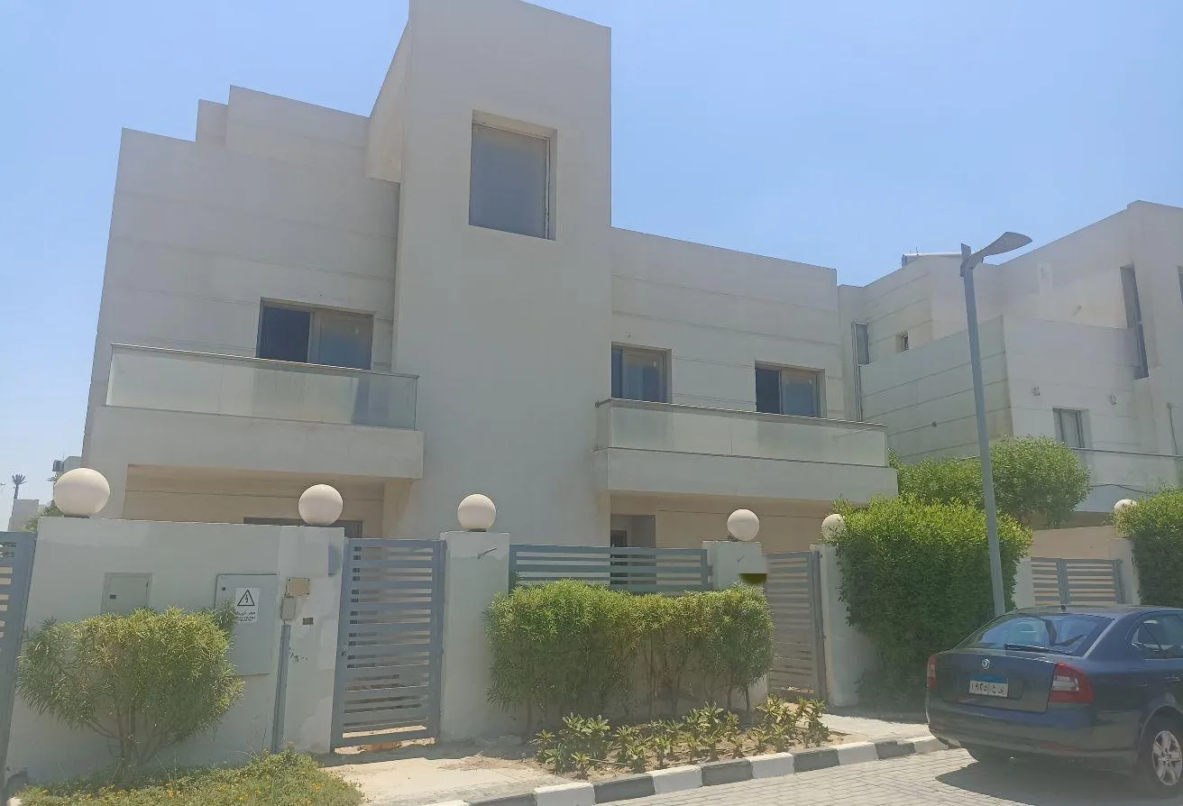 Sale in Cleopatra Square: twin house immediate delivery mall of arabia
