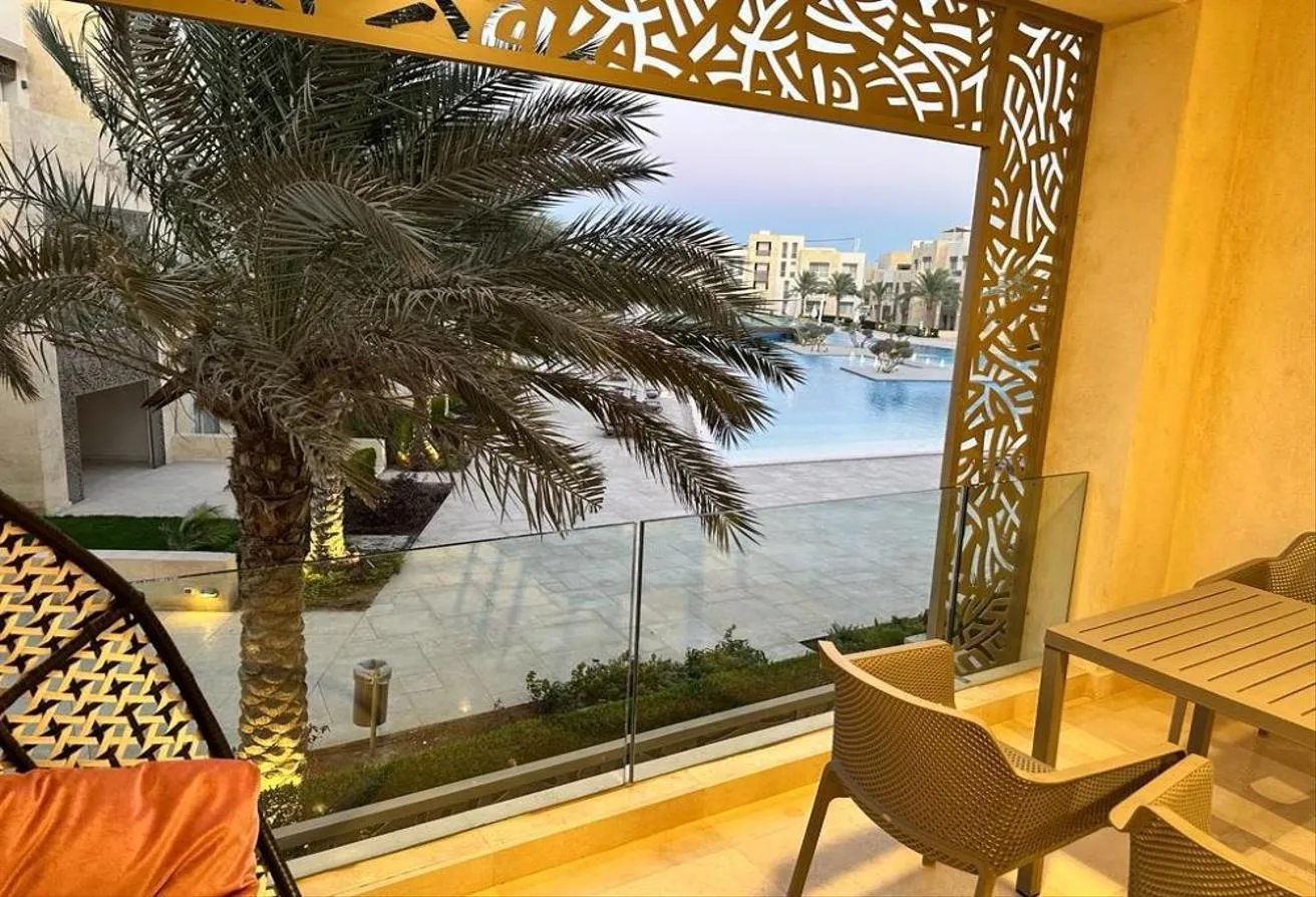 البيع في ال بايو: شاليه ارضى غرفتين جاهزة للسكن، مفروشة بالكامل 
