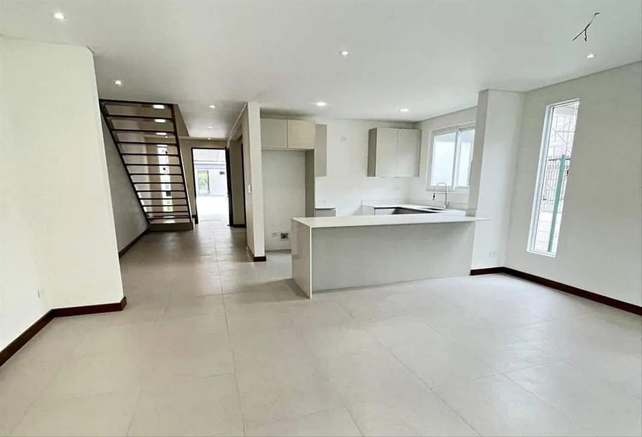Sale in Mazarine: Townhouse 295m for sale on lagoon in Mazarine