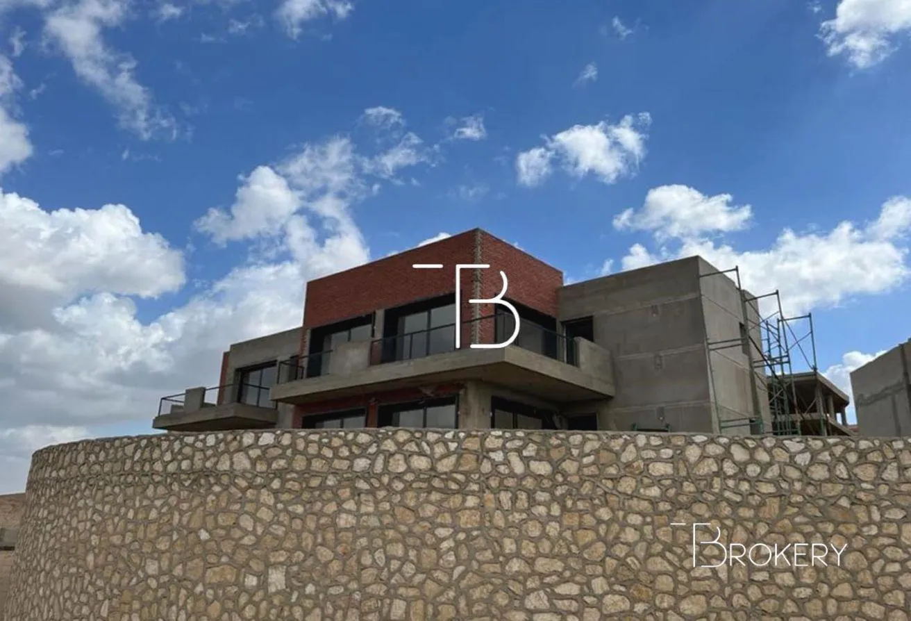 Sale in Brix: Brix next to Pyramids Hills fully finished 182 sqm